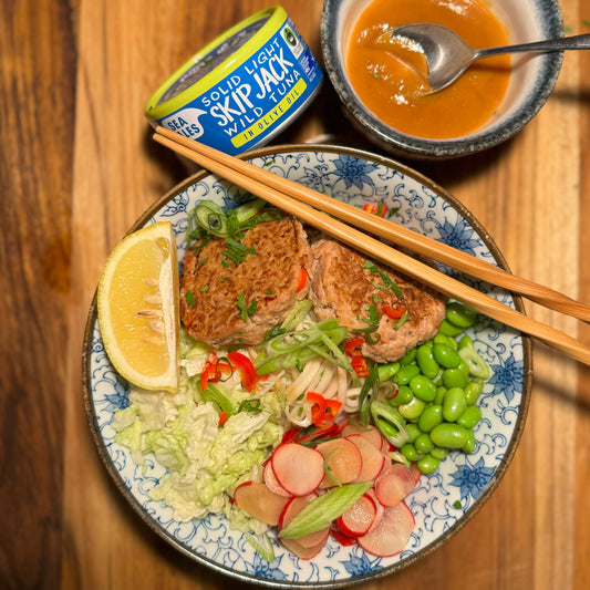 Japanese noodle salad with tuna burgers