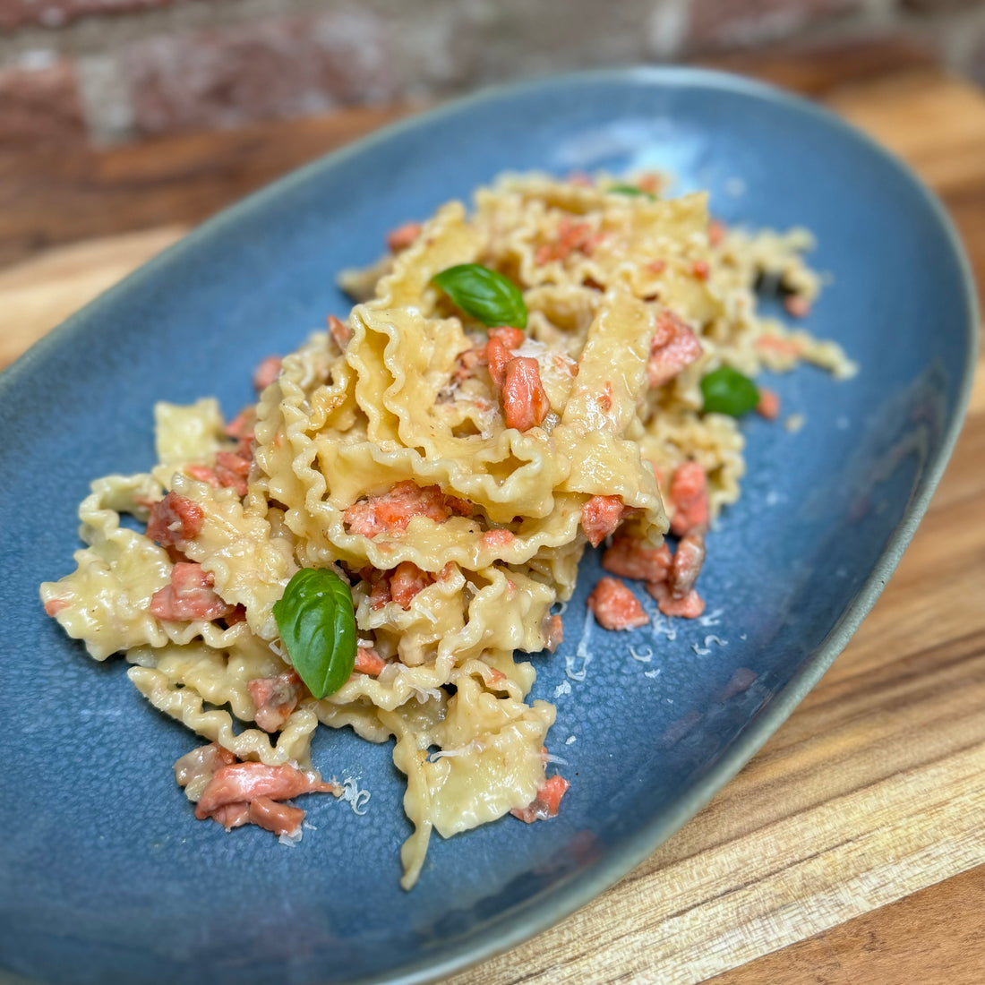 Creamy salmon pasta