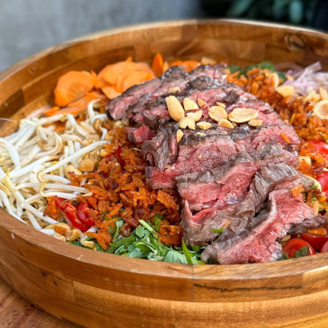 Thai beef salad with crunchy rice